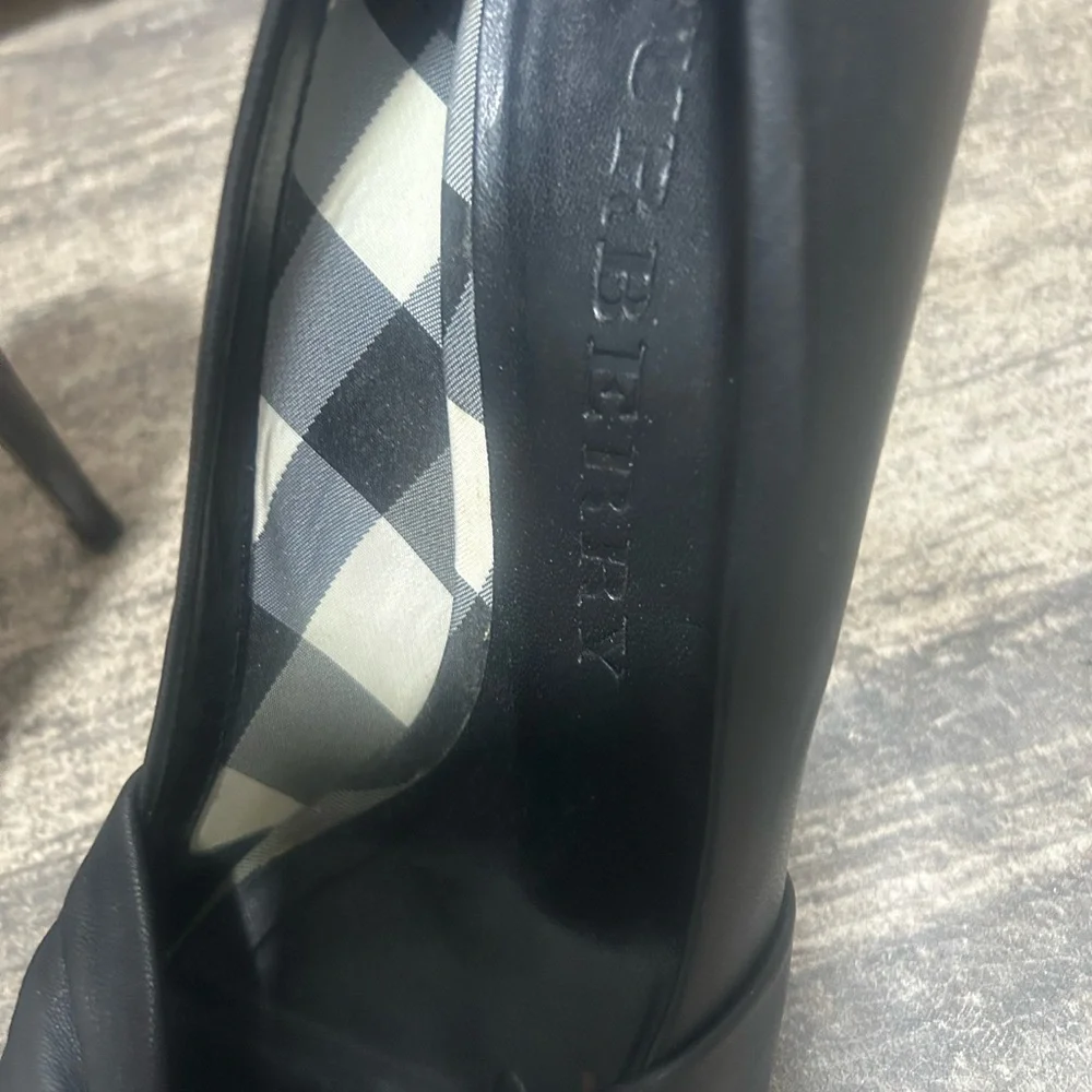 Burberry Black Leather Heels - Picture 4 of 13
